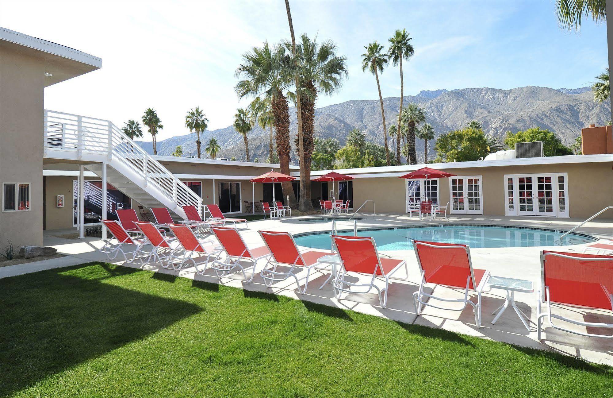Bearfoot Inn - Clothing Optional Hotel For Gay Men Palm Springs Exteriör bild